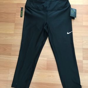 NWT Nike power training capris size L